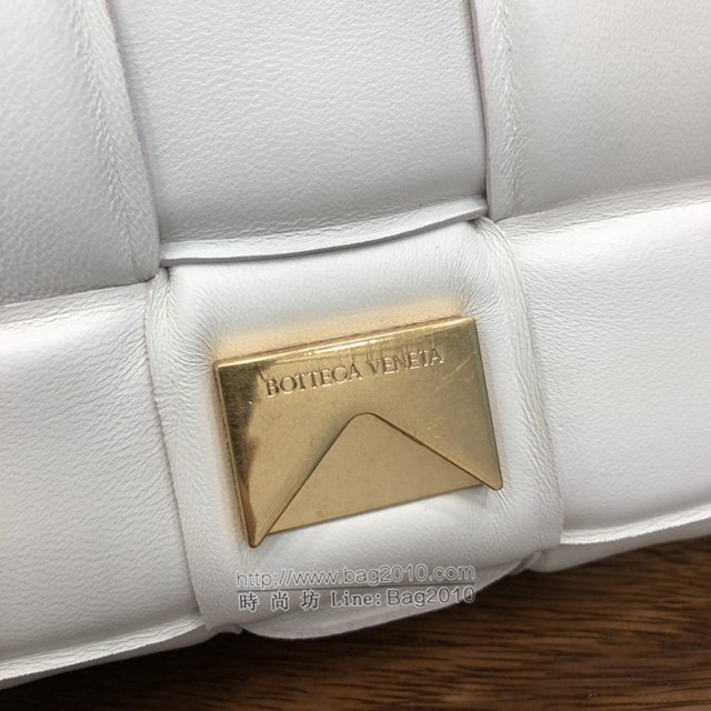 Bottega veneta高端女包 96008白色 寶緹嘉新款枕頭鏈條包 BV經典款小羊皮單肩斜挎手提女包  gxz1246